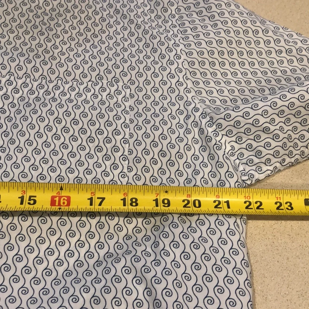 BANANA REPUBLIC MENS SHORT SLEEVE BUTTON DOWN BLUE WAVE PRINT ON WHITE SIZE M